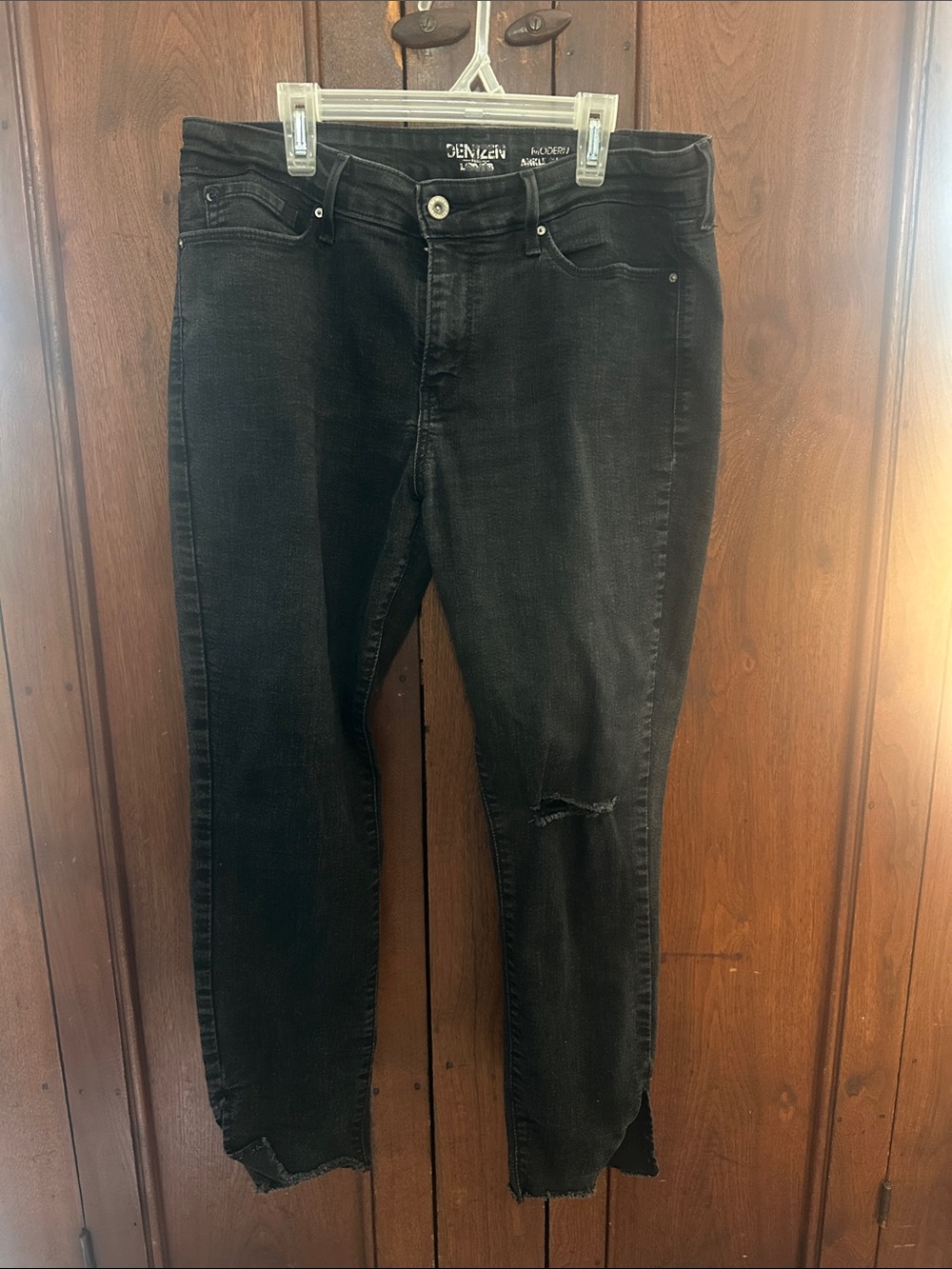 Denizen from Levi's Black Skinny Jeans with Distressed Knee